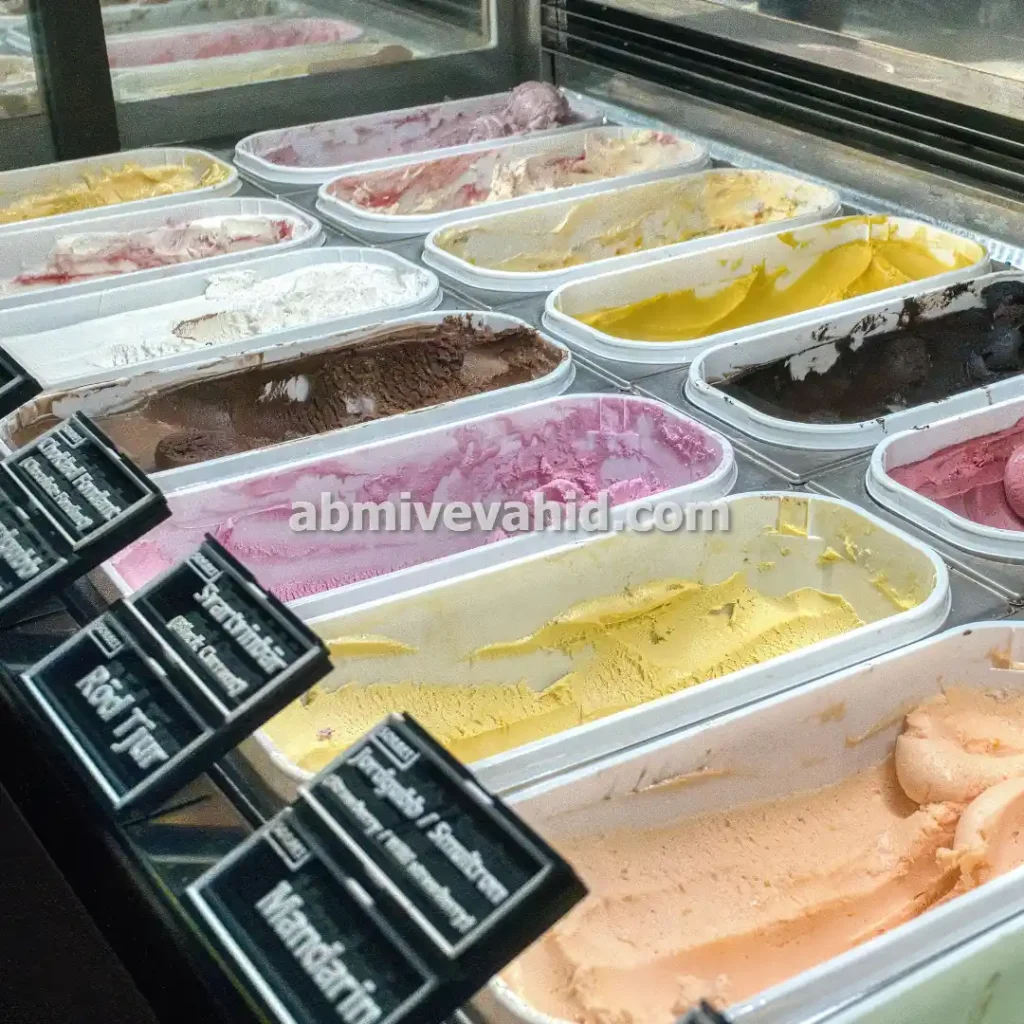 خرید آبمیوه و بستنی در پردیس